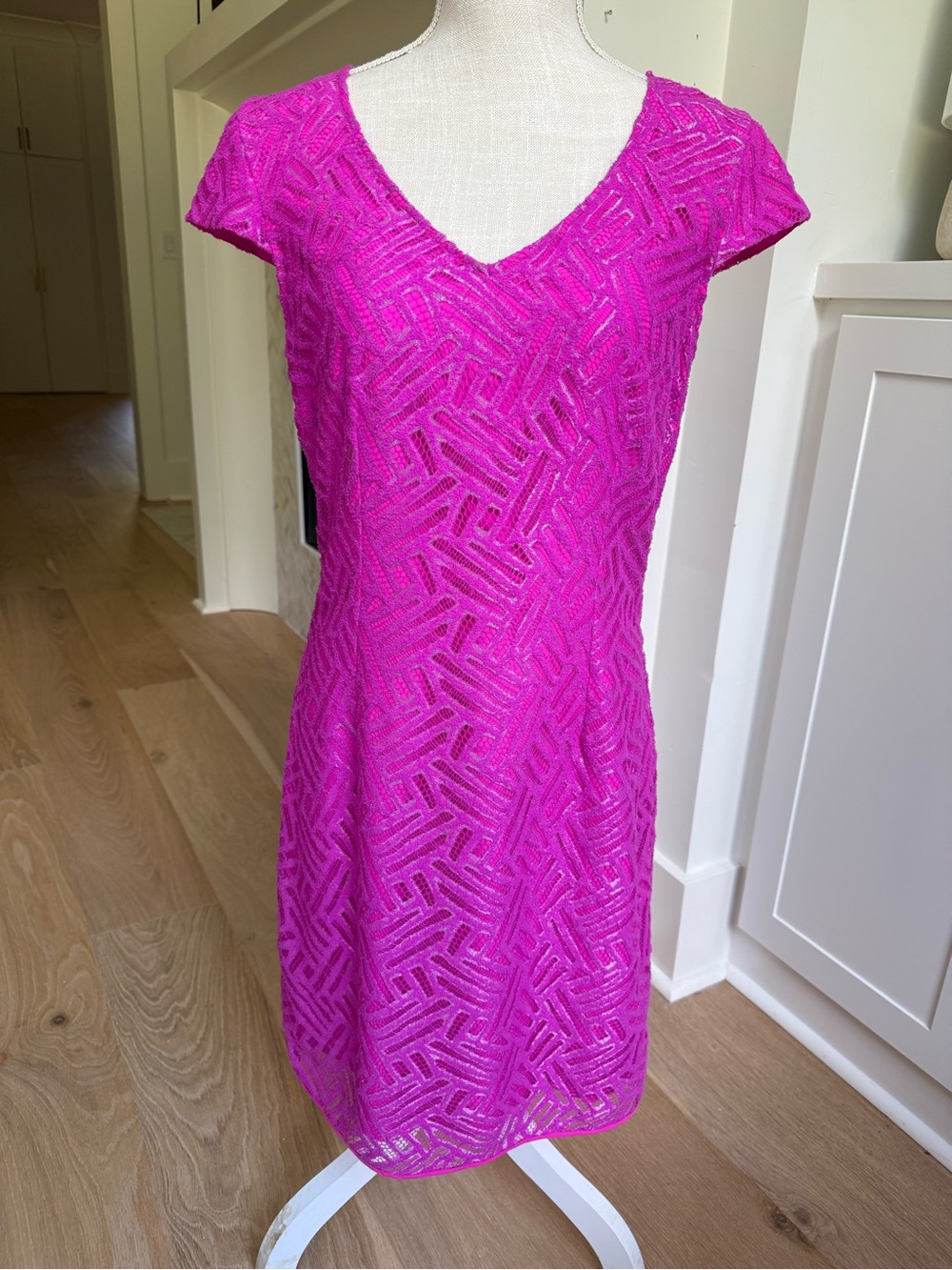 Lilly Pulitzer Pink Lace Sheath Dress Size 8 Stretch Fitted Bright Pink